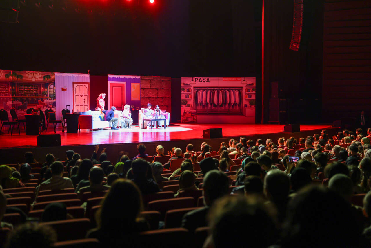 Konya’da eğlence dolu tiyatro gösterisi 2